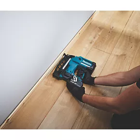 Makita DBN600RTJ 64mm 18V 2 x 5.0Ah Li-Ion LXT Second Fix Cordless Nail Gun 6 Makita DBN600RTJ 64mm 18V 2 x 5.0Ah Li-Ion LXT Second Fix Cordless Nail Gun - Image 6