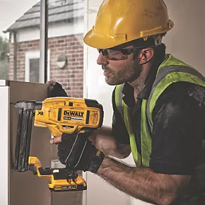 DeWalt DCN681N-XJ 38mm 18V Li-Ion XR Brushless Second Fix Cordless Stapler - Bare 3 DeWalt DCN681N-XJ 38mm 18V Li-Ion XR Brushless Second Fix Cordless Stapler - Bare - Image 3