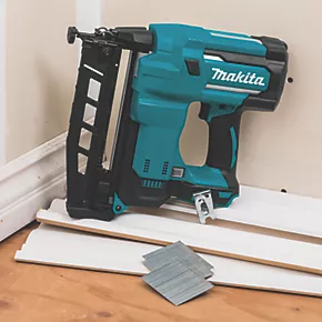 Makita DBN600ZJ 64mm 18V Li-Ion LXT Second Fix Cordless Nail Gun - Bare 4 Makita DBN600ZJ 64mm 18V Li-Ion LXT Second Fix Cordless Nail Gun - Bare - Image 4